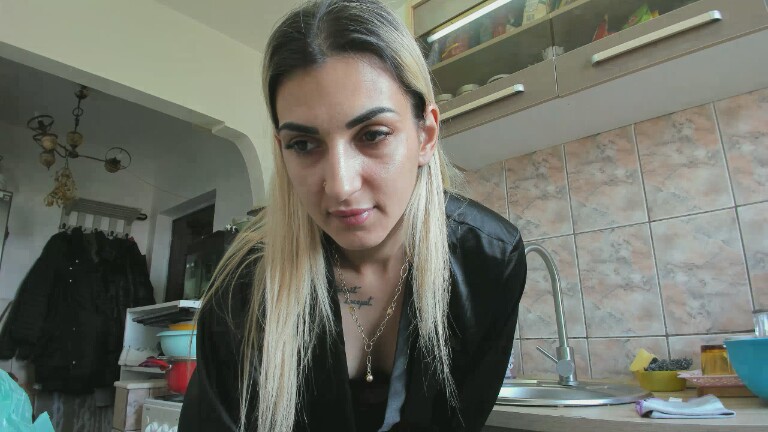 Adriana27's Streamate show and profile