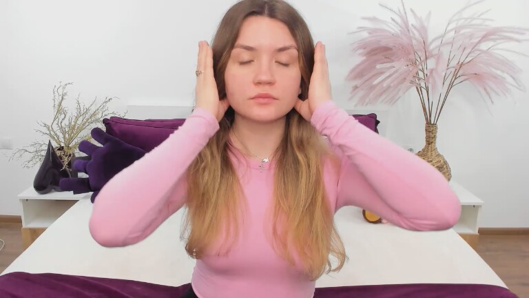 Reneswee's Streamate show and profile