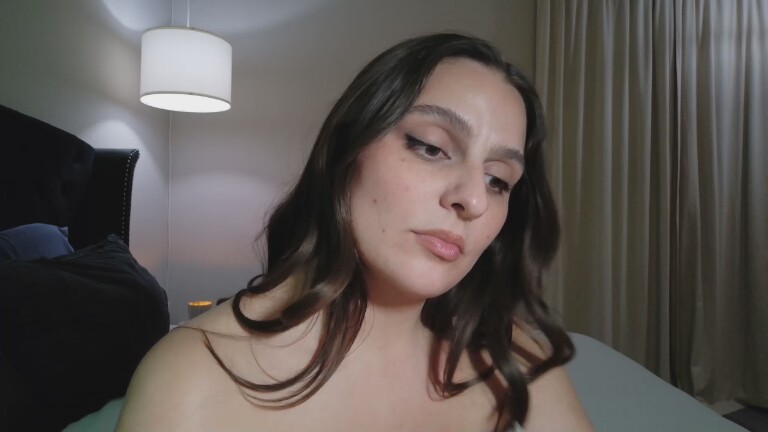 LuciaKing's Streamate show and profile