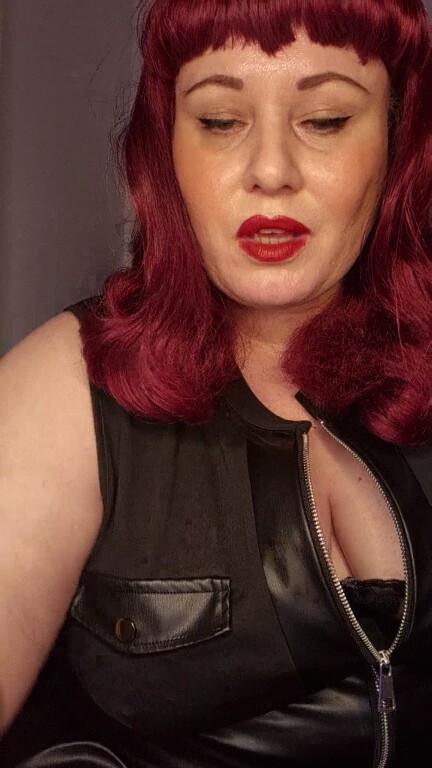 TheDevineMissDeviant's Streamate show and profile