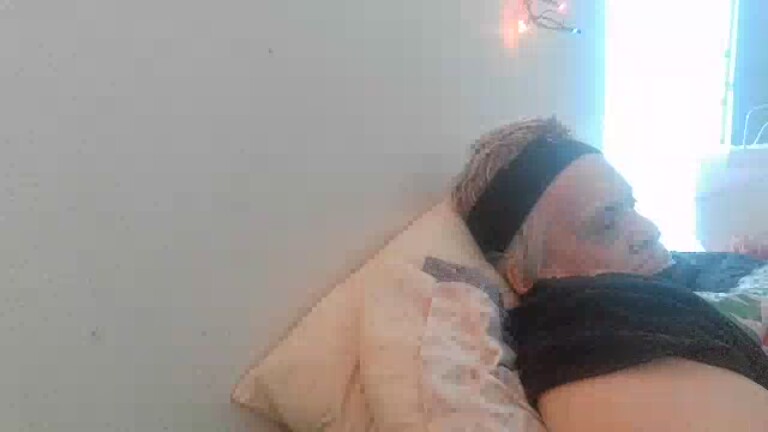 GrannyHugeBoobs's Streamate show and profile